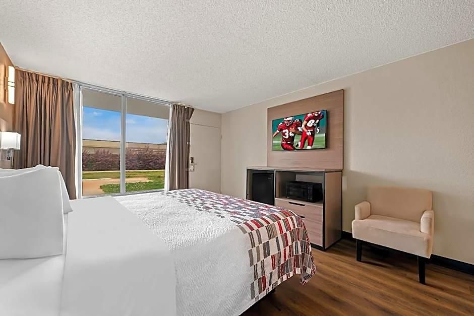 Motel Red Roof - Airport 2*