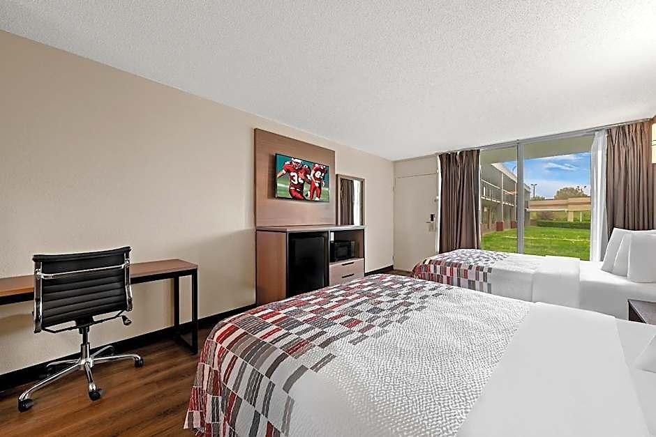 Motel Red Roof - Airport 2*