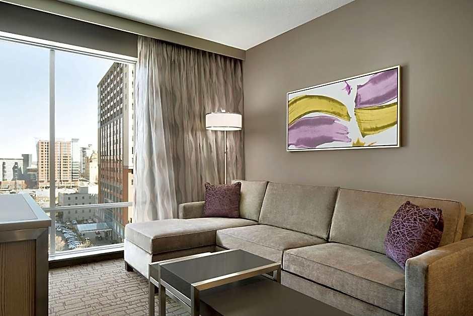 Hotel Embassy By Hilton Uptown 4*