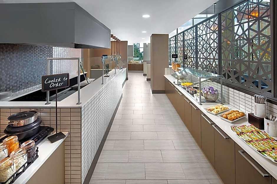 Hotel Embassy By Hilton Uptown