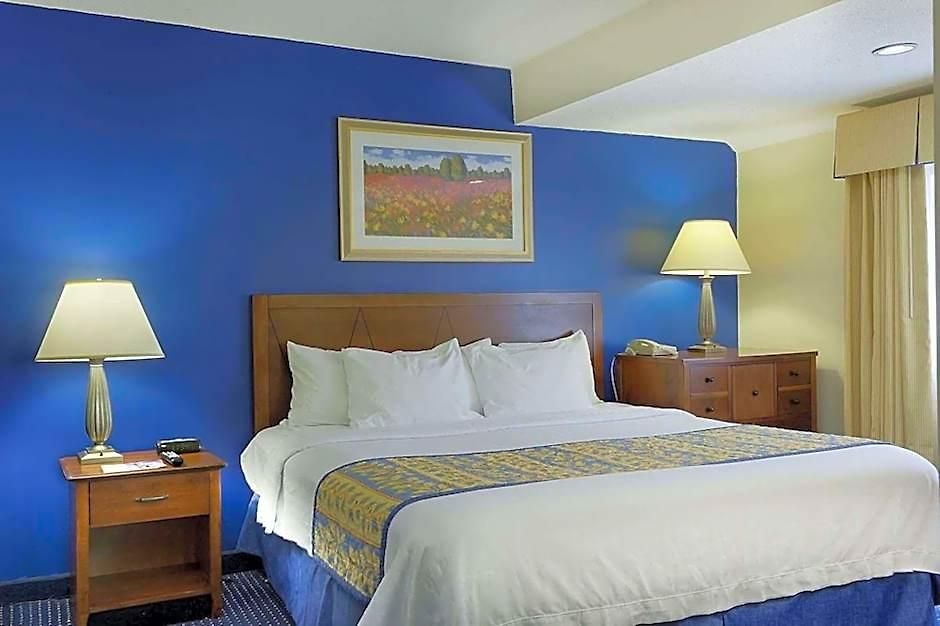Hotel Surestay By Western Executive Park Charlotte