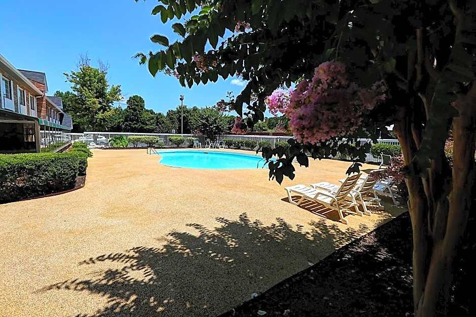 Country & By Radisson, I-85 Airport, Nc 3*