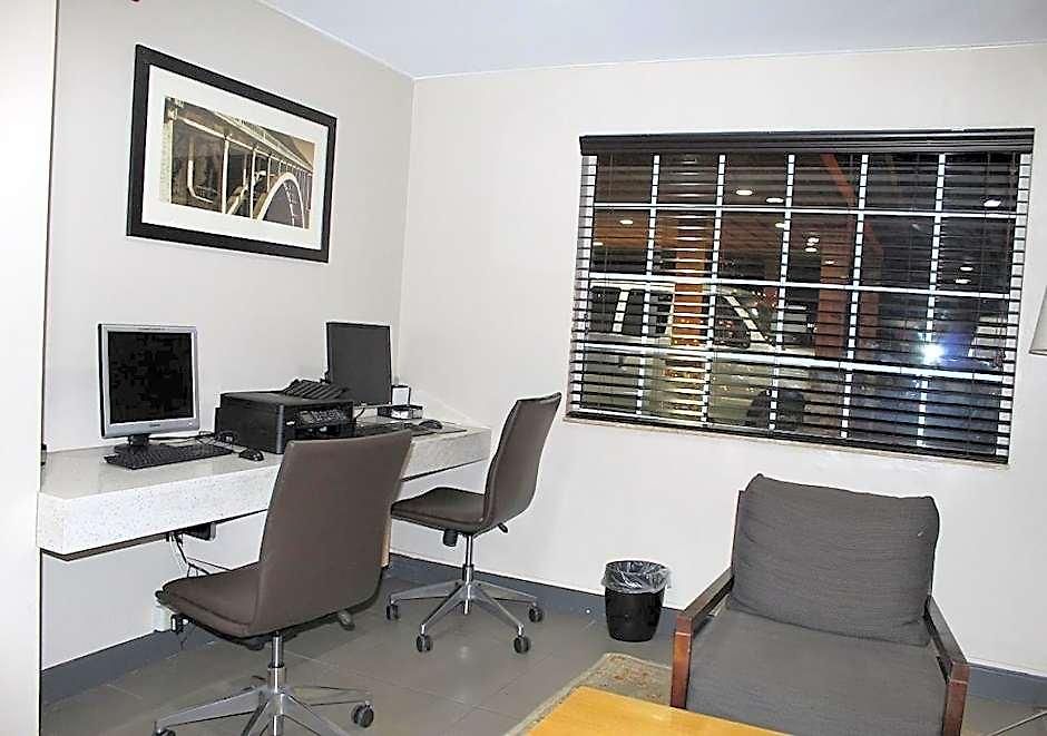 Hotel Country & By Radisson, I-85 Airport, Nc 3*