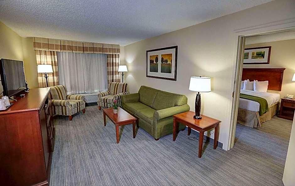 Hotel Country & By Radisson, I-85 Airport, Nc 3*