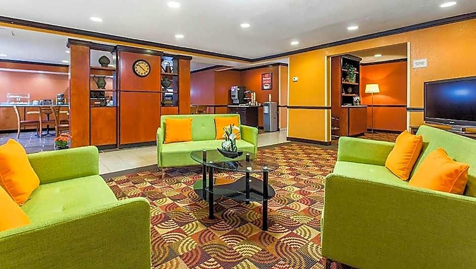 Motel & 4 Less Charlotte
