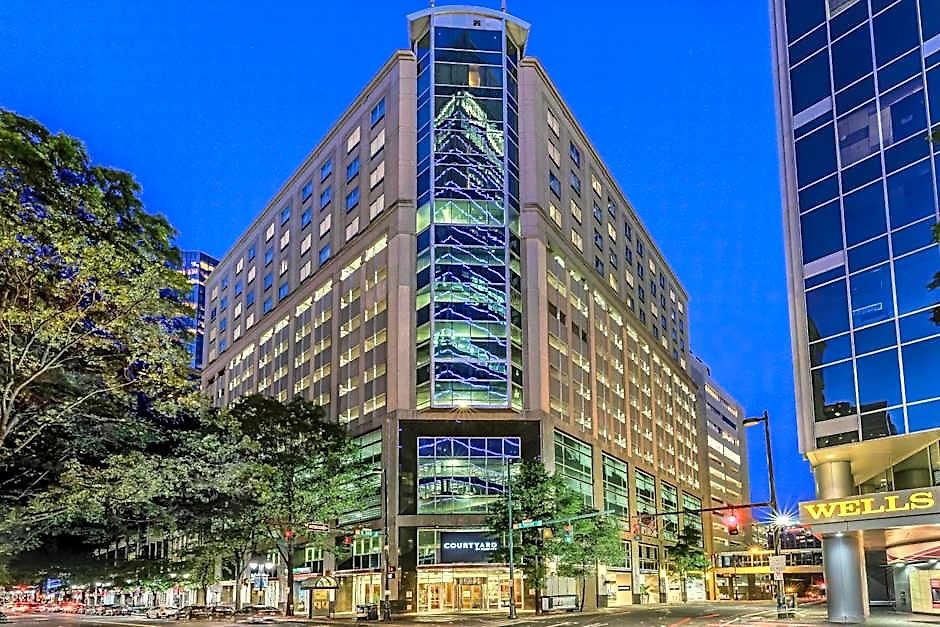 Courtyard Center Hotel 3*