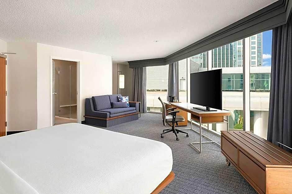 Courtyard Center Hotel