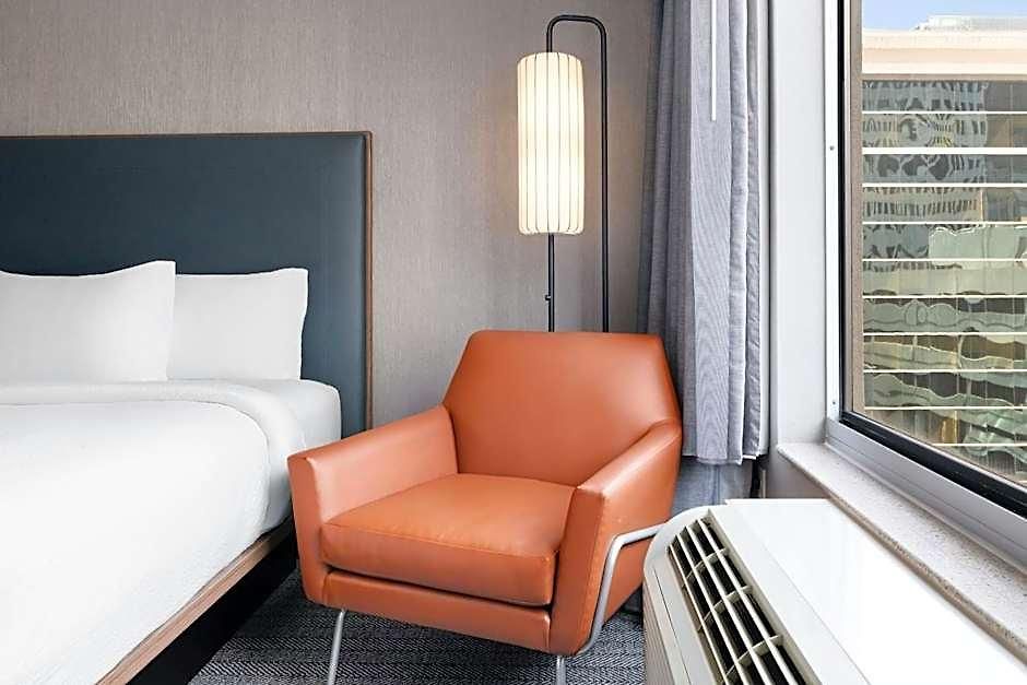 Courtyard Center 3*