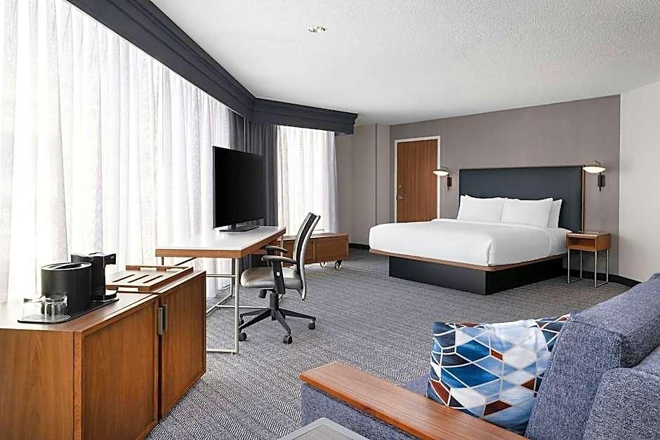 Hotel Courtyard Center 3*