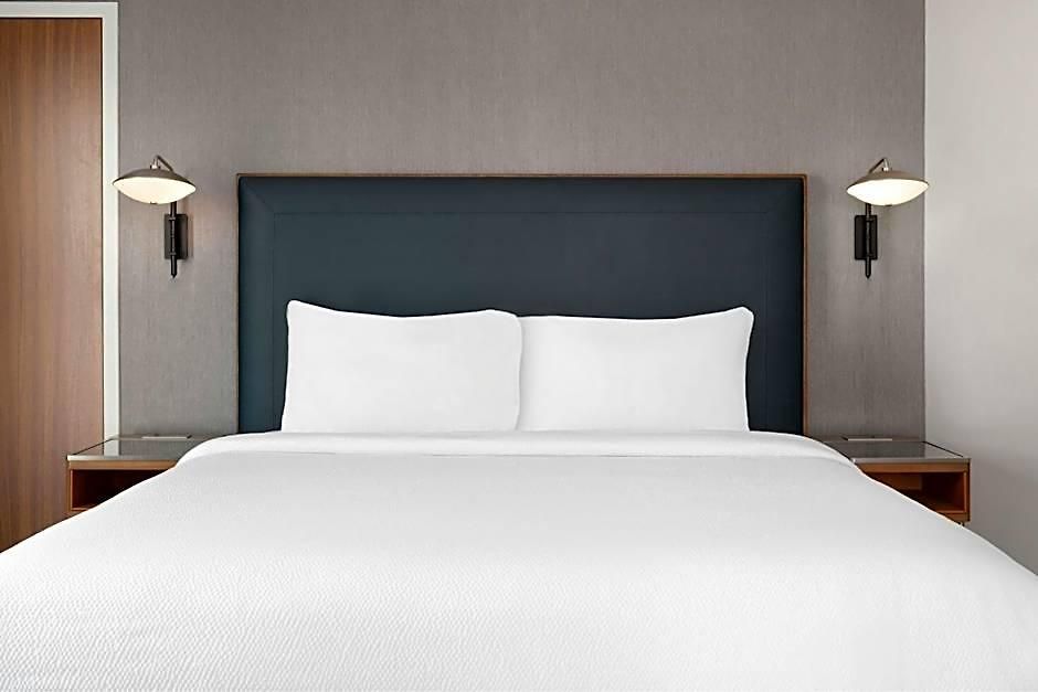 Courtyard Center Hotel 3*