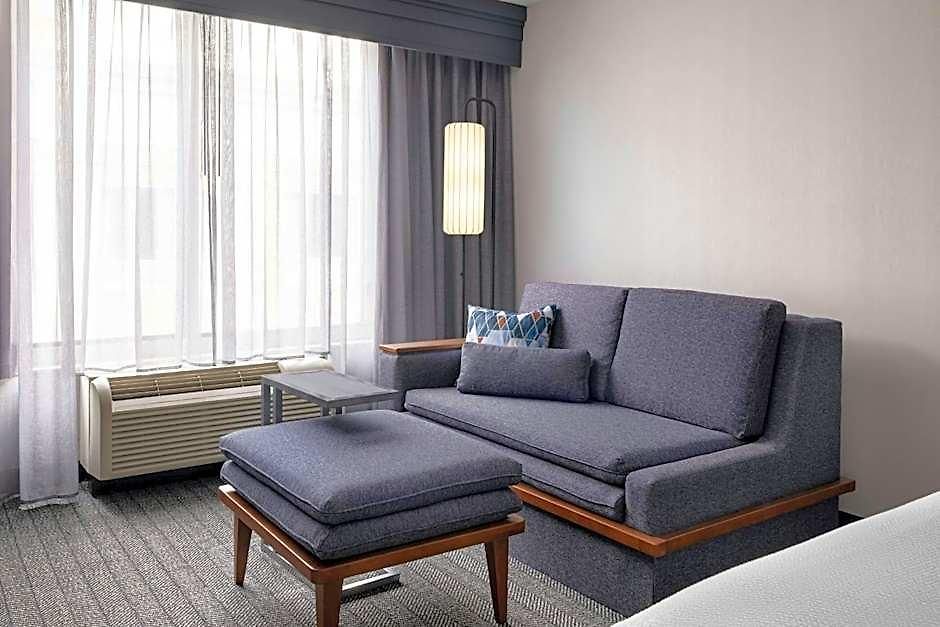 Courtyard Center Hotel