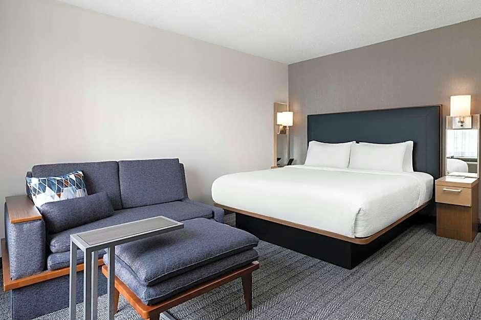 Hotel Courtyard Center 3*