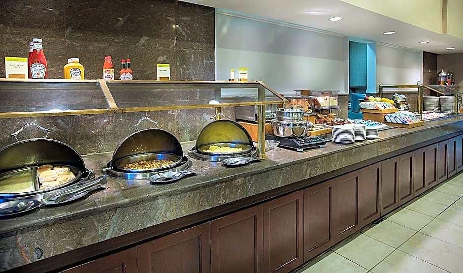 Doubletree By Hilton Airport 4*