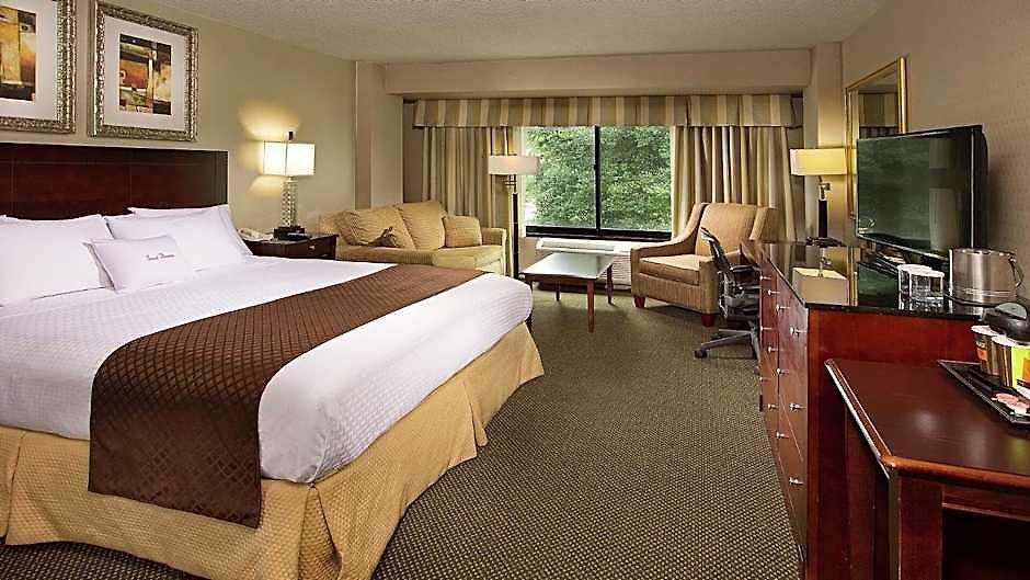 Doubletree By Hilton Airport Hotel 4*