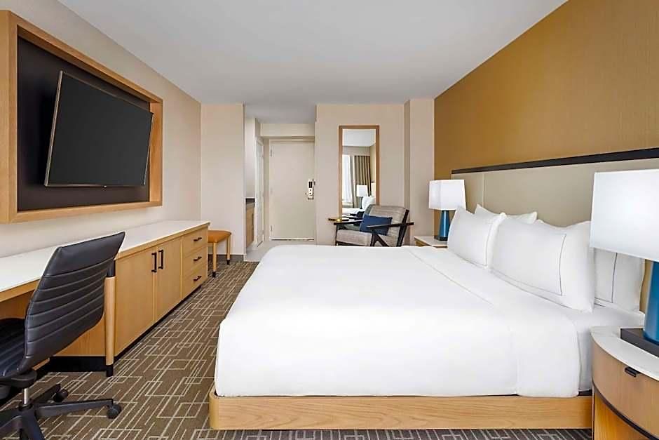 Doubletree By Hilton Center Hotel