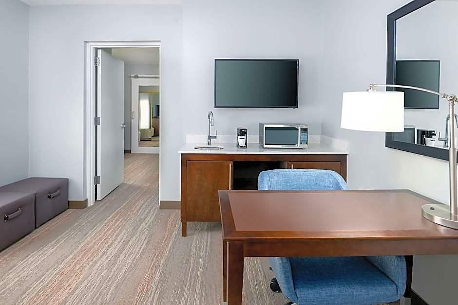 Hampton Uptown 3*