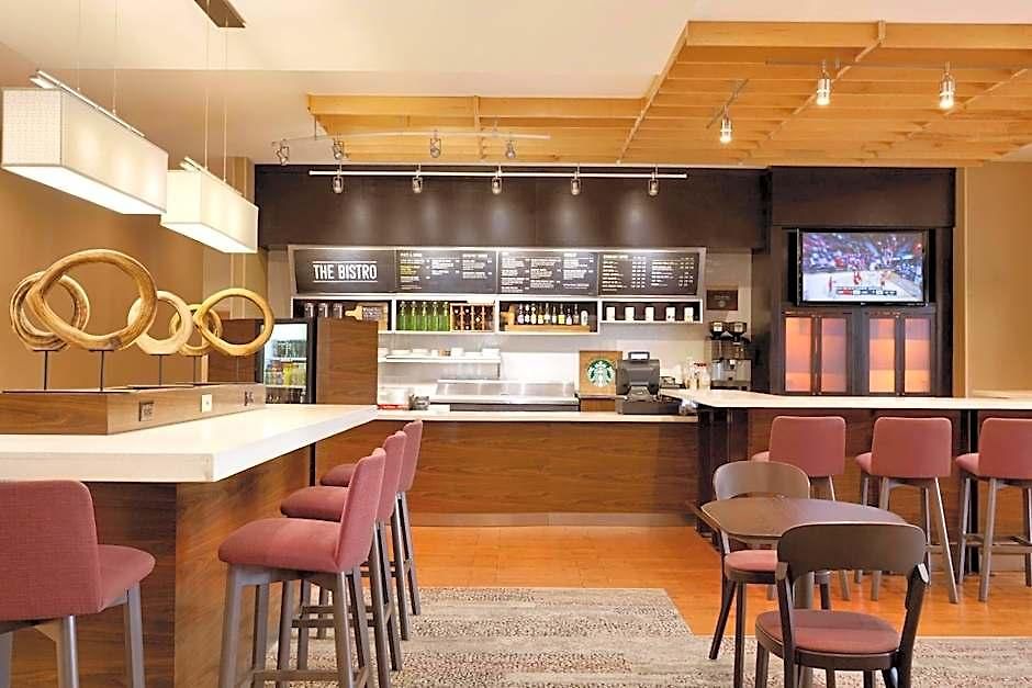 Hotel Courtyard Airport North 3*