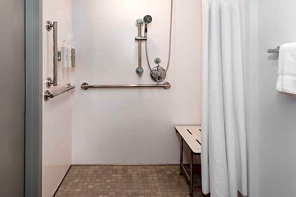 Hilton Garden Uptown Hotel
