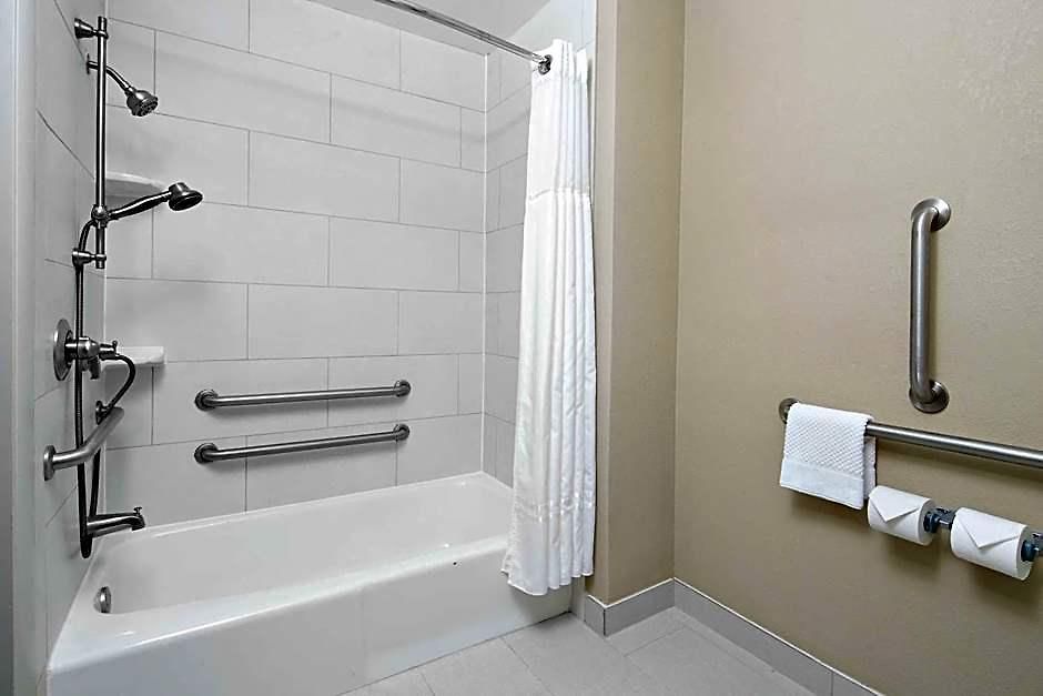 Doubletree By Hilton Charlotte/southpark Hotel 3*