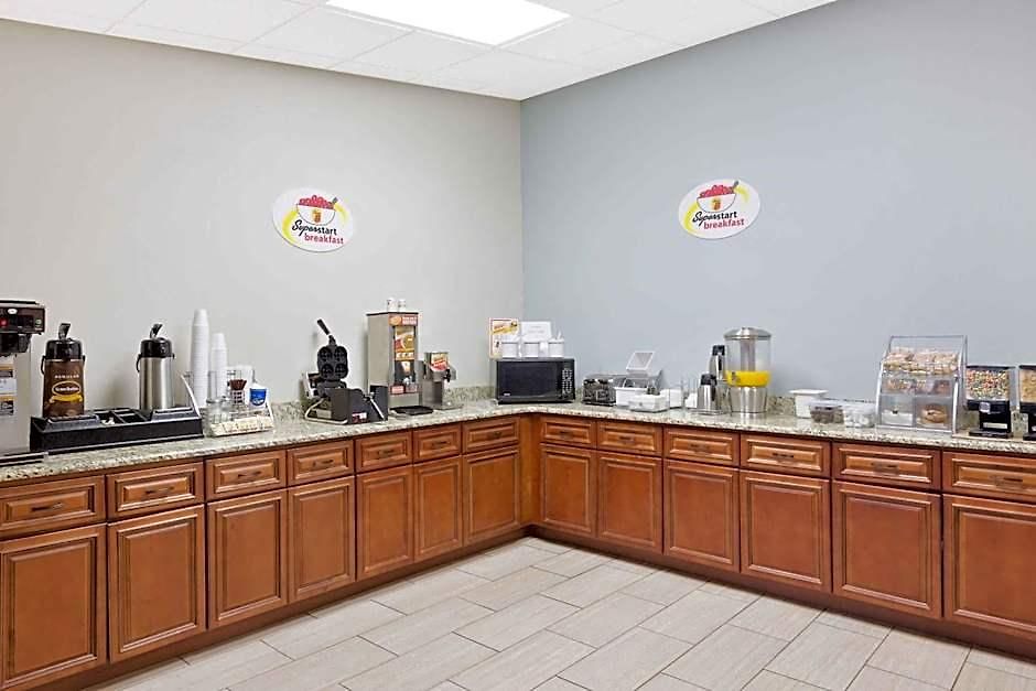 Rodeway Airport Area Inn Charlotte