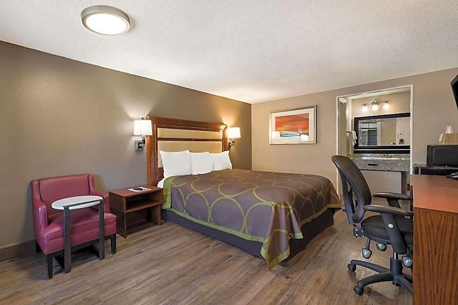 Rodeway Airport Area Inn