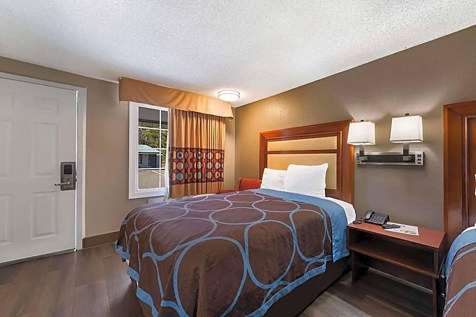 Rodeway Airport Area Inn 4*
