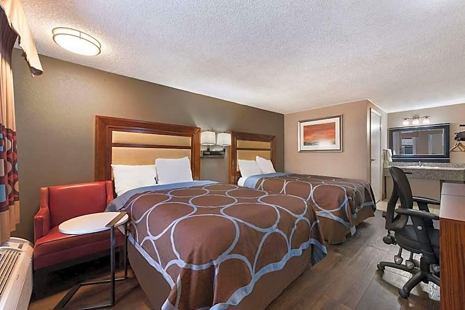 Rodeway Airport Area Inn