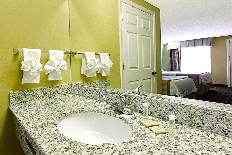 Rodeway Airport Area 4*