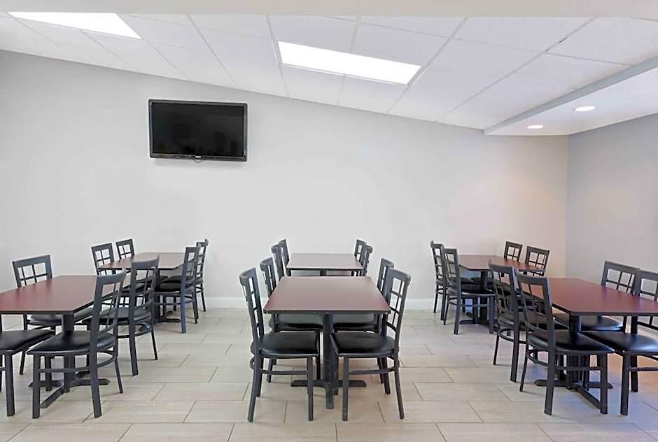 Inn Rodeway Airport Area 4*