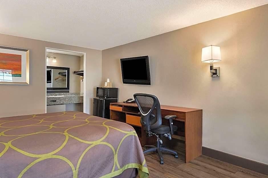 Rodeway Airport Area Inn 4*