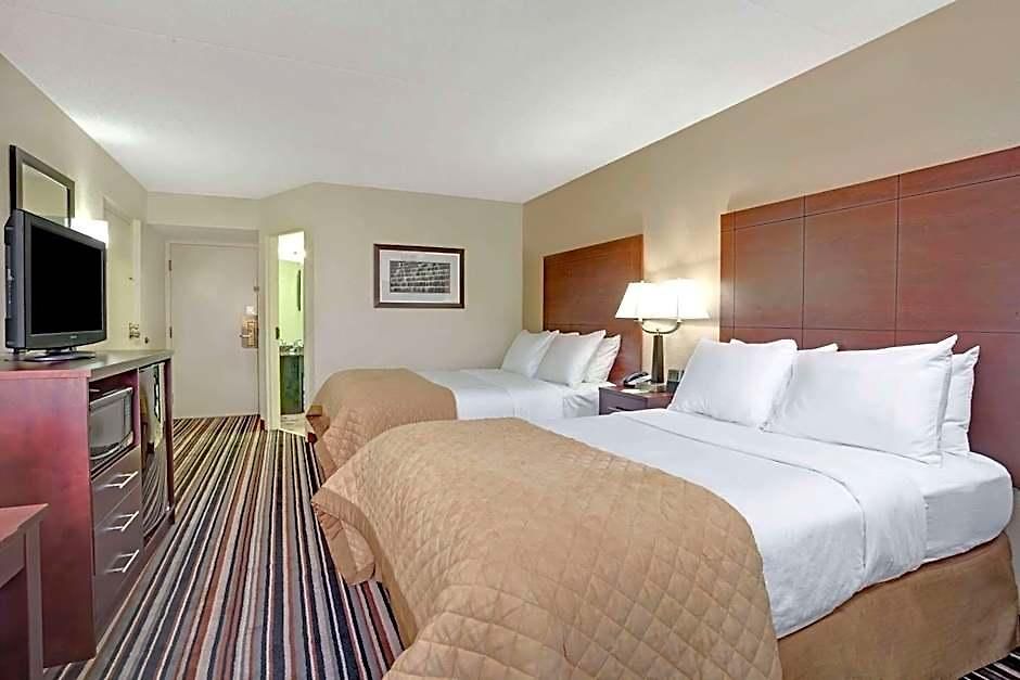 Wyndham Garden Airport Southeast Hotel 3*