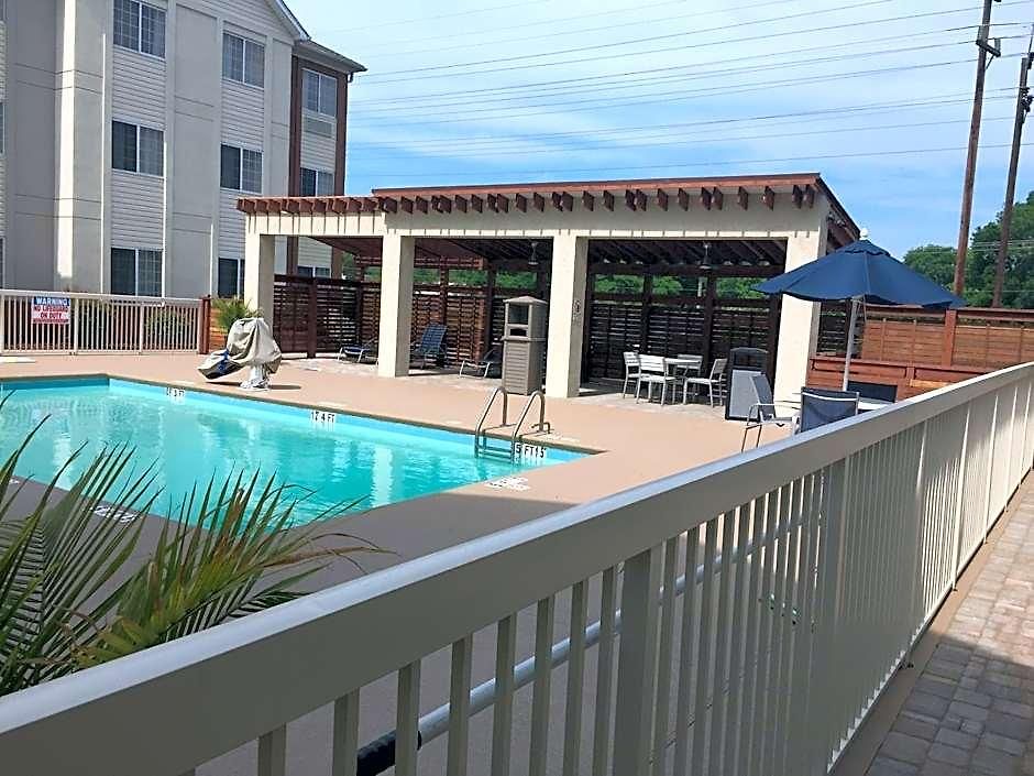 Candlewood - - Arrowood By Ihg Hotel 2*