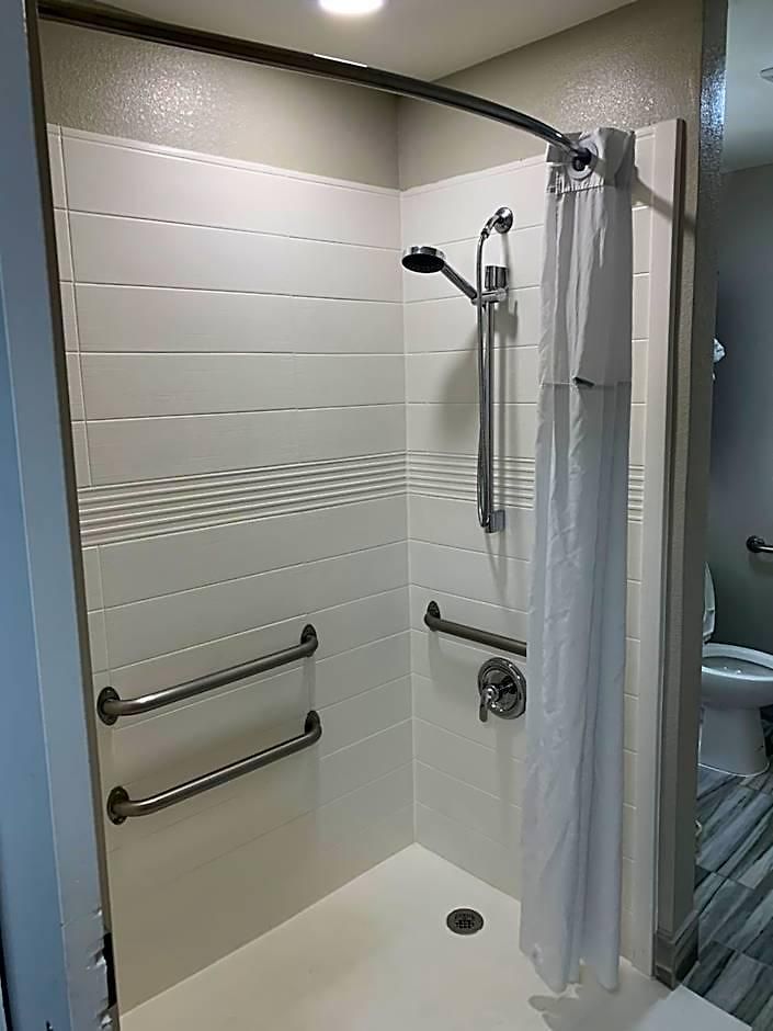 Microtel By Wyndham Airport Hotel