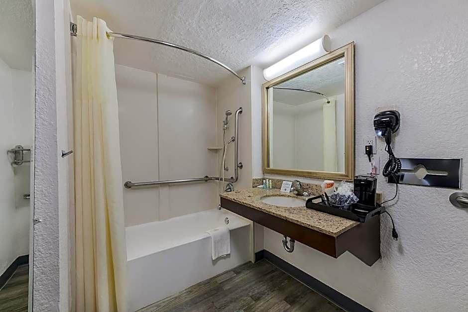 Quality & Airport Hotel