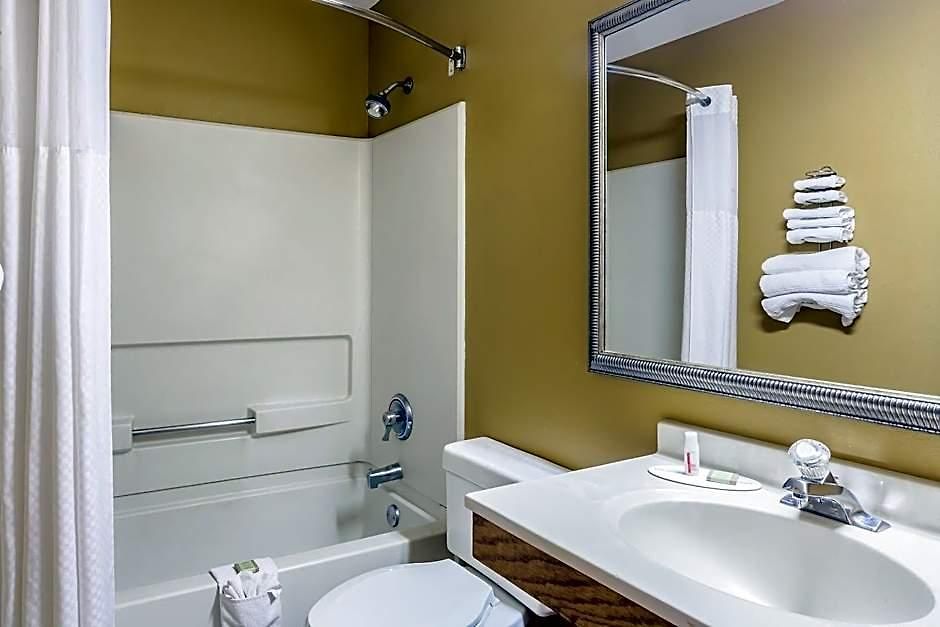 Hotel Super 8 By Wyndham Charlotte/amusement Park Area *
