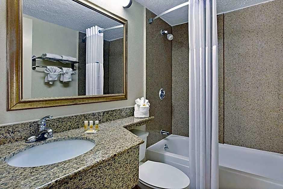 Days By Wyndham Charlotte/woodlawn Near Carowinds Charlotte