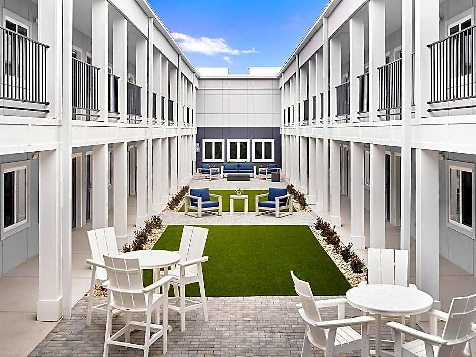Stayapt North Hotel 4*