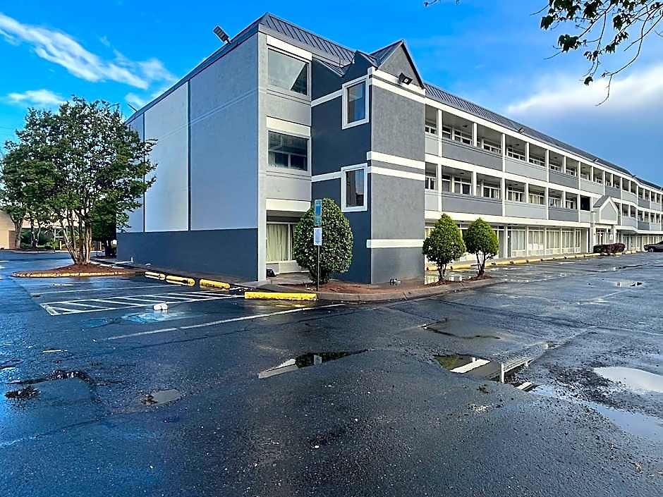 6 Charlotte, Nc - Airport South Hotel