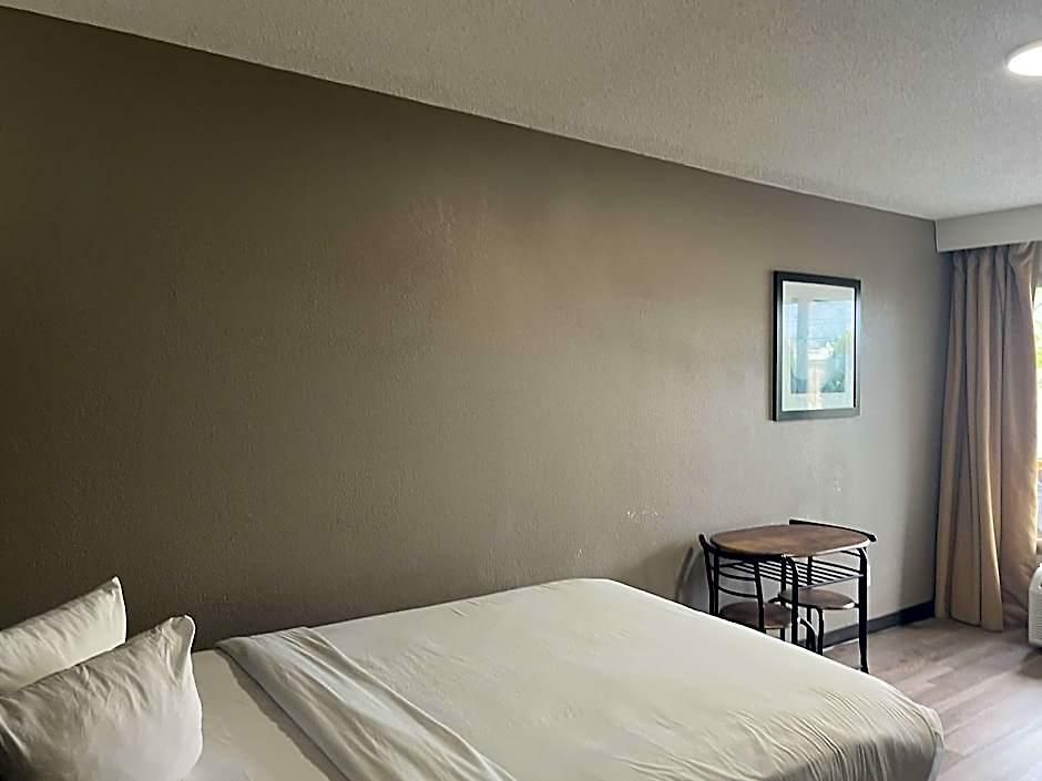 6 Charlotte, Nc - Airport South 2*
