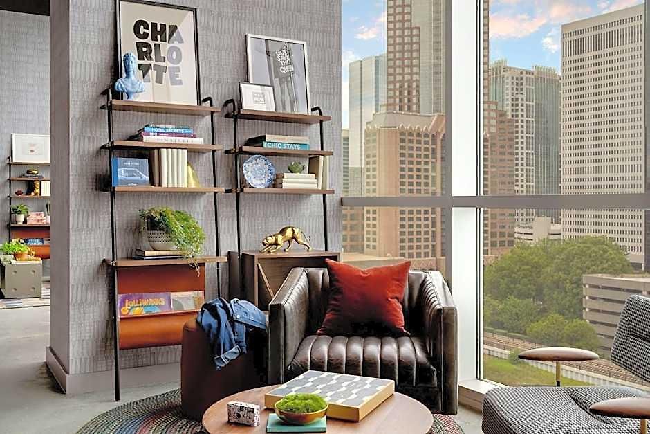 Hotel Moxy Downtown 3*