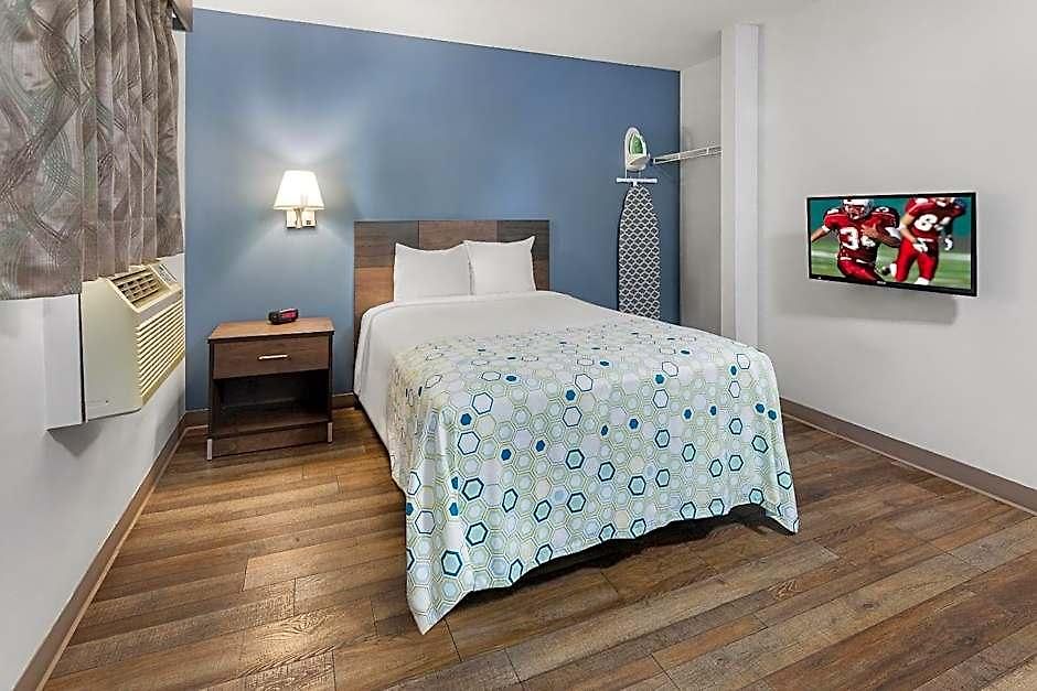 Suburban - Ballantyne Hotel 3*
