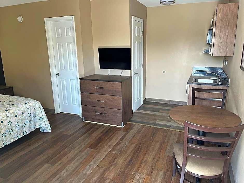 Suburban - Ballantyne Hotel 3*