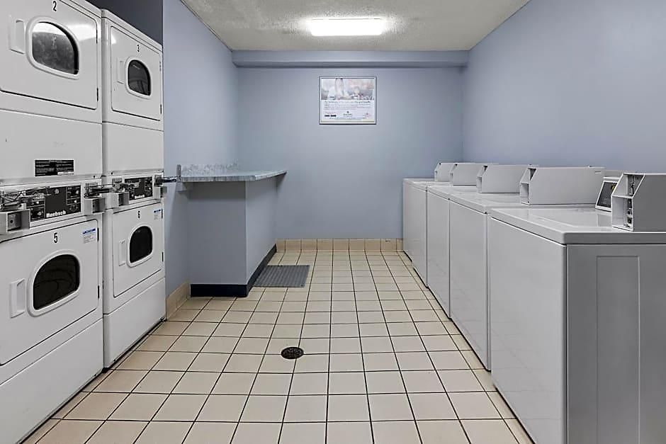 Suburban - Ballantyne Hotel 3*