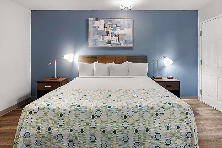 Suburban - Ballantyne Hotel