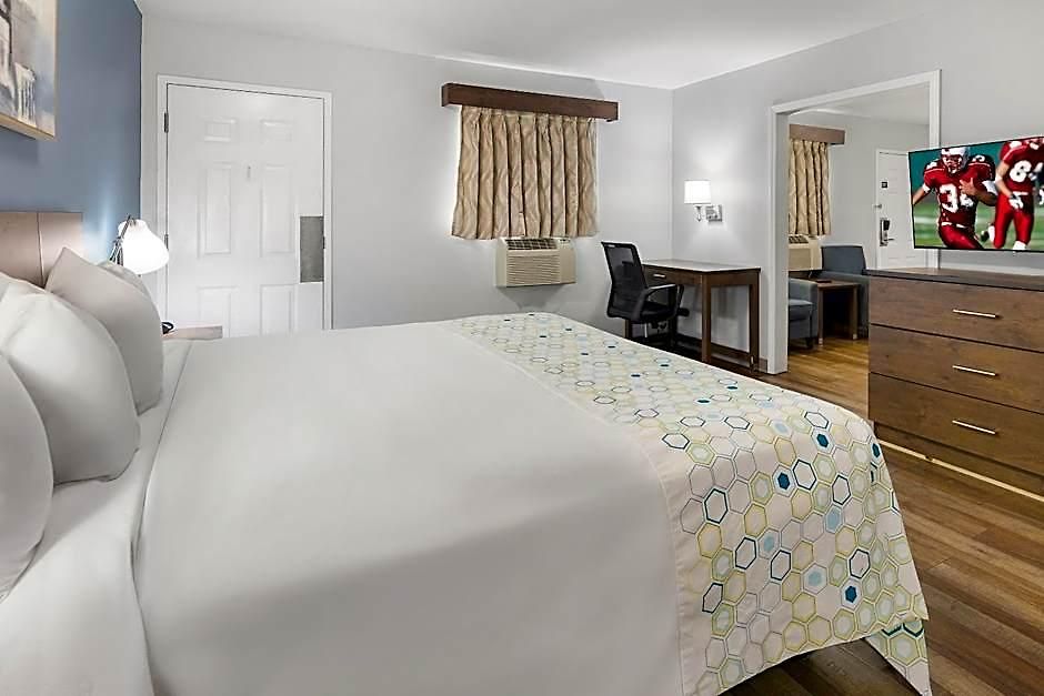 Suburban - Ballantyne Hotel