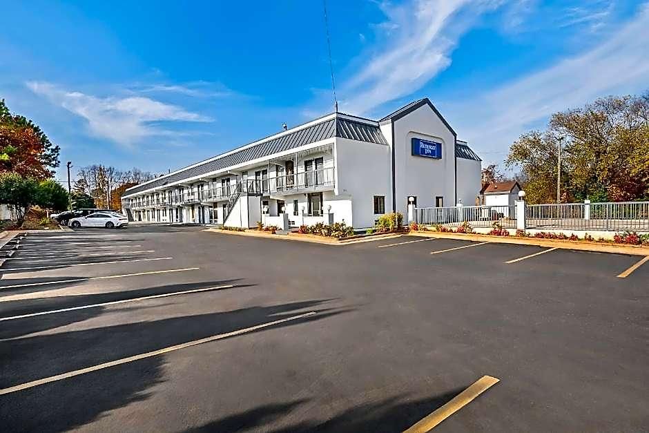 Rodeway South Hotel 2*