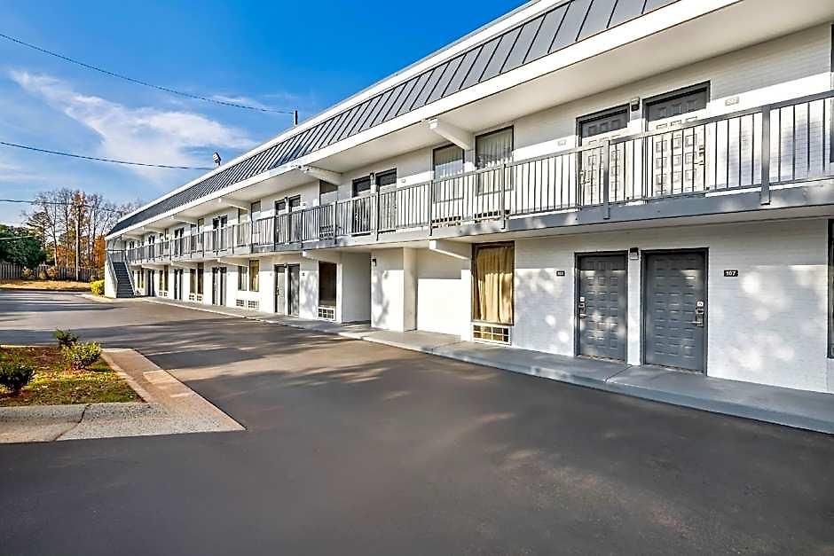 Rodeway South Hotel 2*