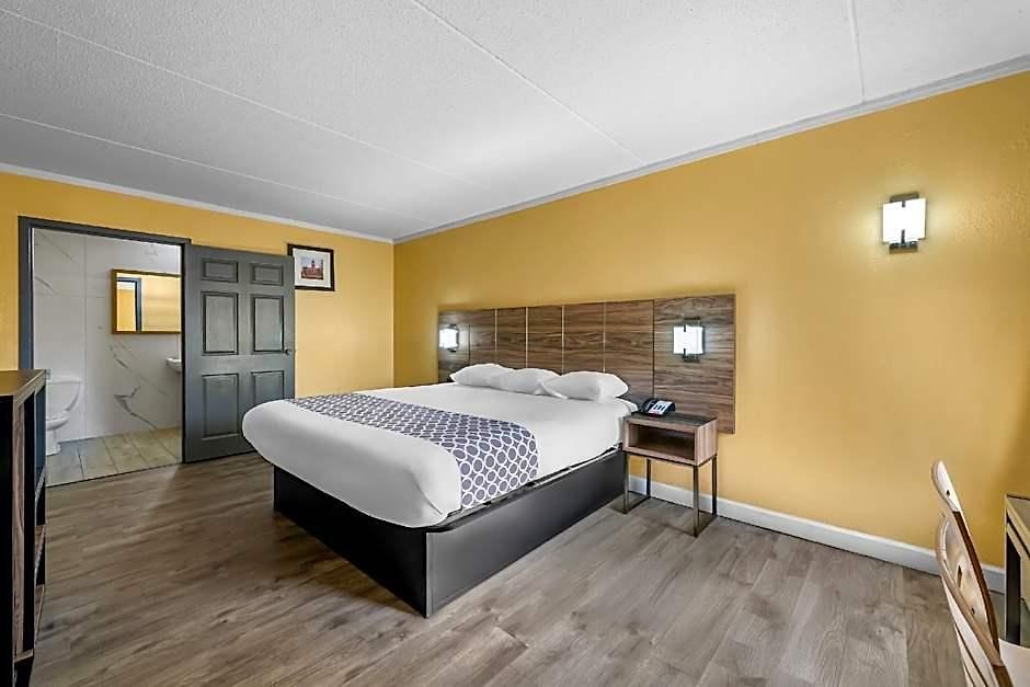 Rodeway South Hotel 2*