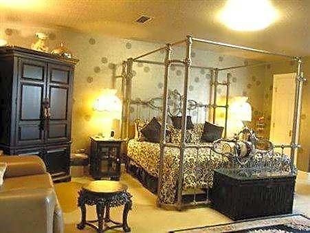 Matthews Manor Hotel 4*