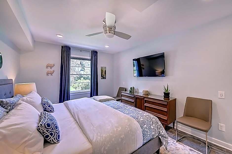 The Collection Clt: 510 Queens